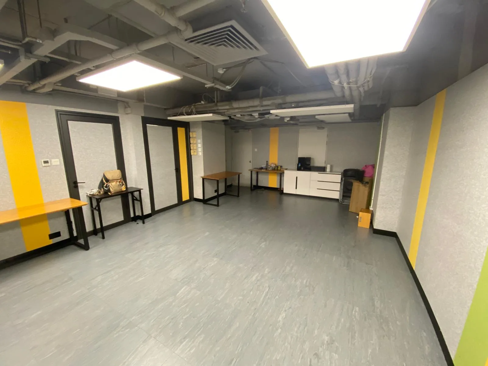 清空座椅後的場地全景 / Venue overview with the seating cleared